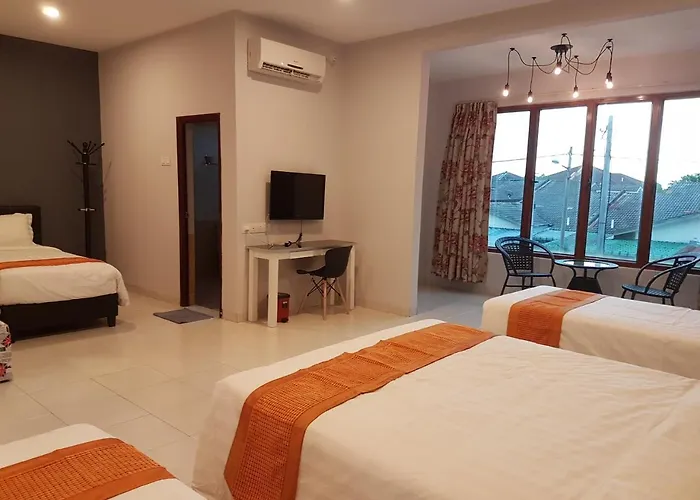 White House Homestay