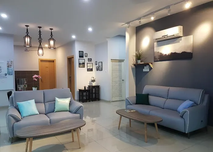 White House Homestay