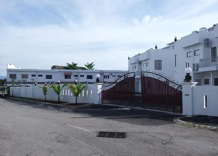 White House Homestay
