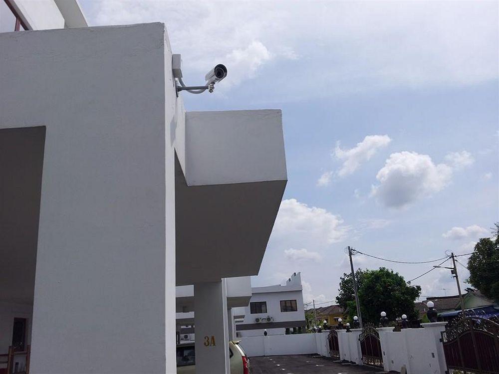 Homestay White House *