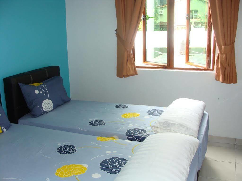 White House Homestay