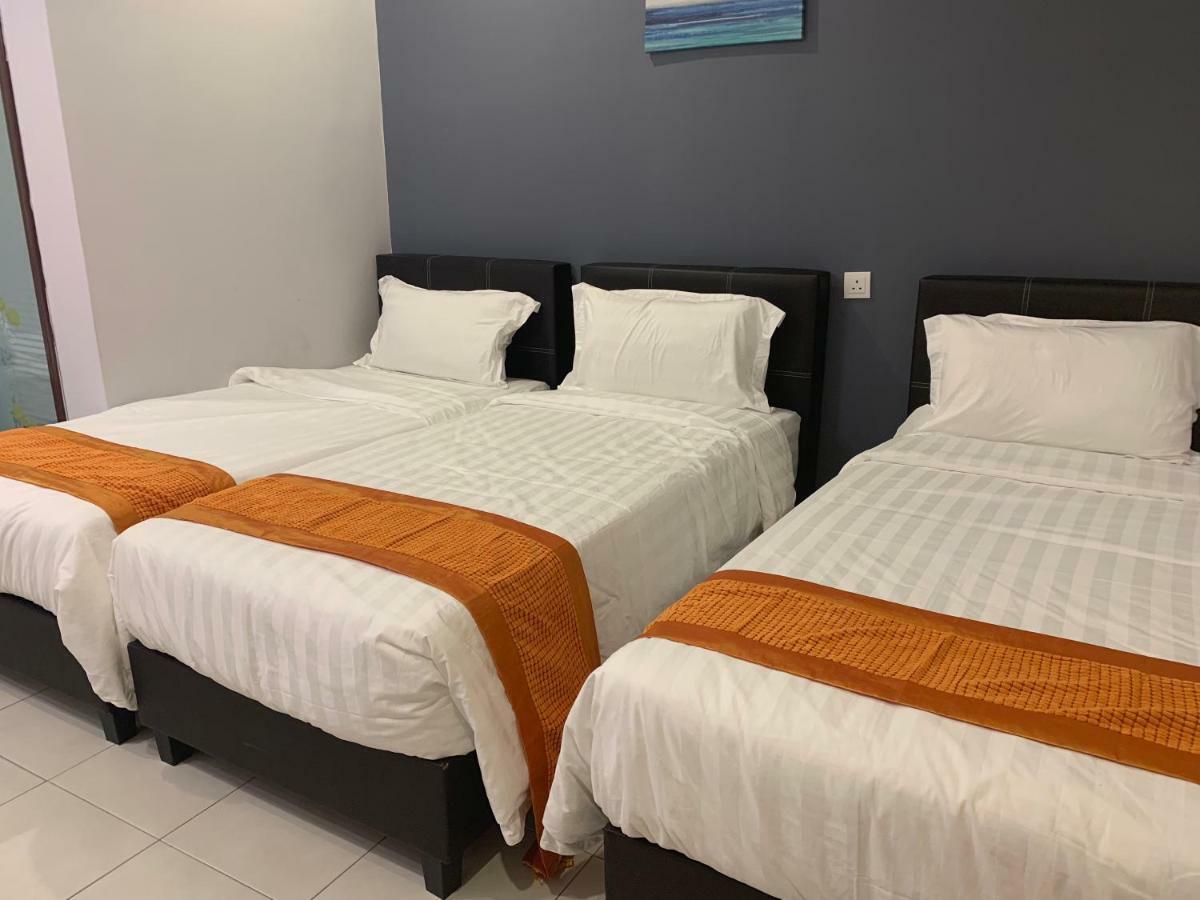 Homestay White House *